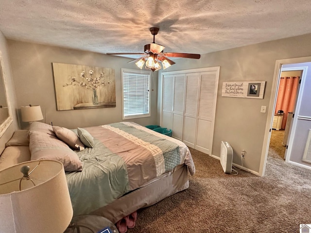 bedroom featuring ceiling fan, a closet, a textured ceiling, and carpet flooring