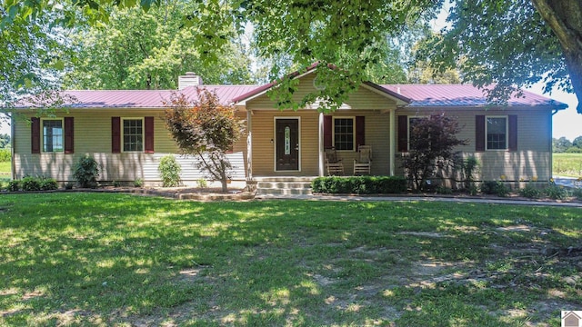 ranch-style home featuring a front lawn