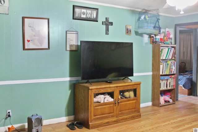 living room featuring hardwood / wood-style flooring and crown molding