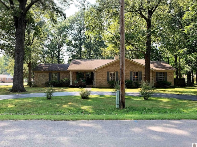 single story home with a front yard