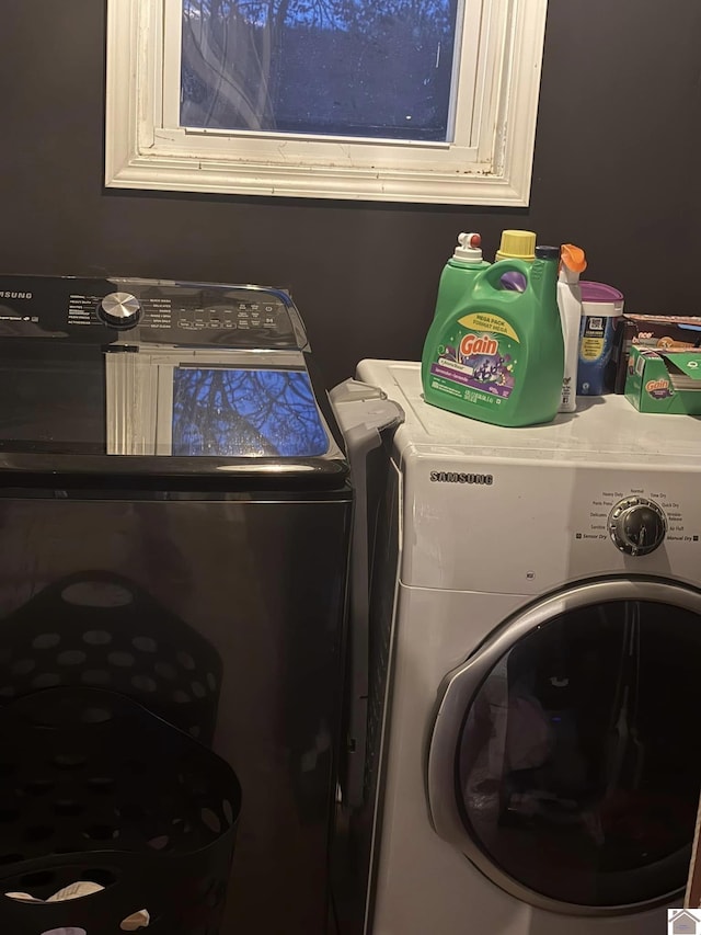 laundry room with laundry area and washer and clothes dryer