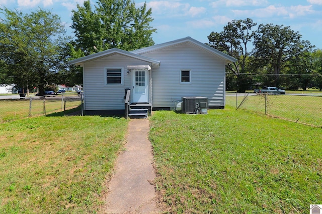 view of front facade featuring central air condition unit and a front yard