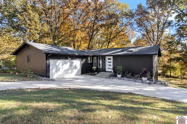 view of front of property featuring a garage and concrete driveway