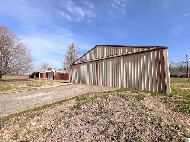 view of pole building featuring aphalt driveway