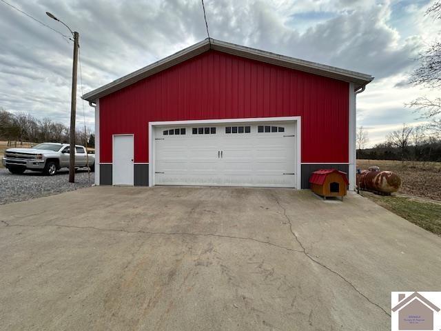 view of detached garage