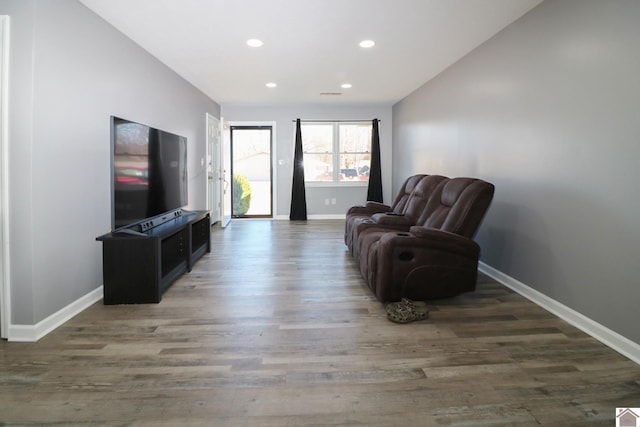 sitting room with baseboards, wood finished floors, and recessed lighting