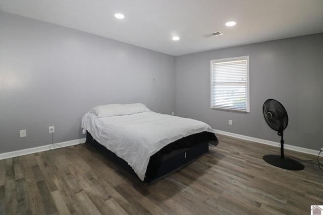 bedroom with visible vents, baseboards, wood finished floors, and recessed lighting