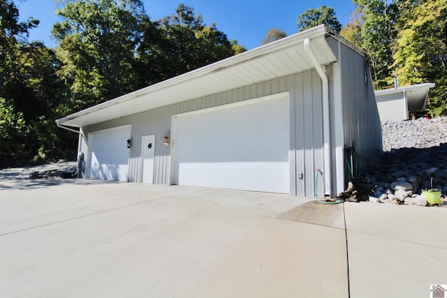 view of detached garage