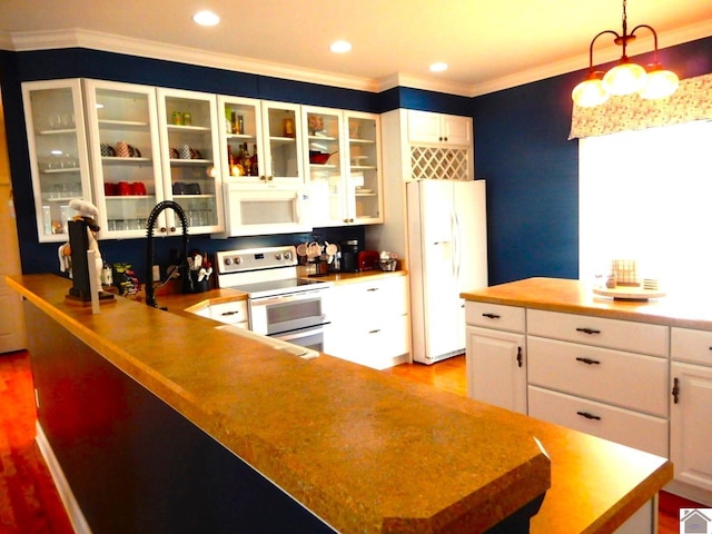 kitchen featuring crown molding, recessed lighting, white cabinets, wood finished floors, and white appliances