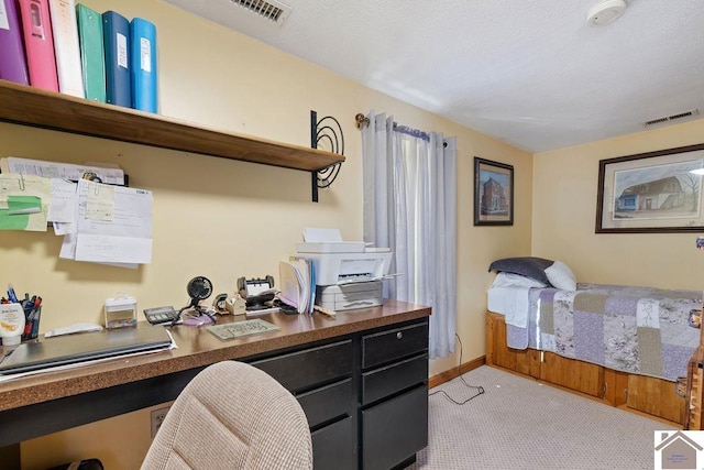 carpeted home office with baseboards, visible vents, and built in study area