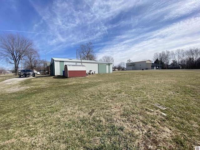 view of yard with an outbuilding and an outdoor structure