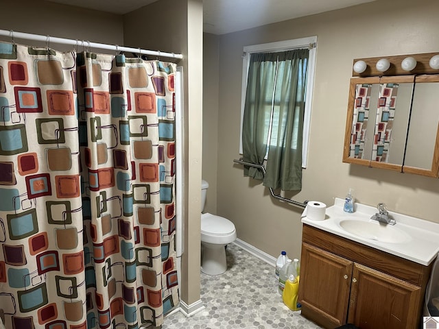 full bath with a shower with shower curtain, vanity, toilet, and baseboards