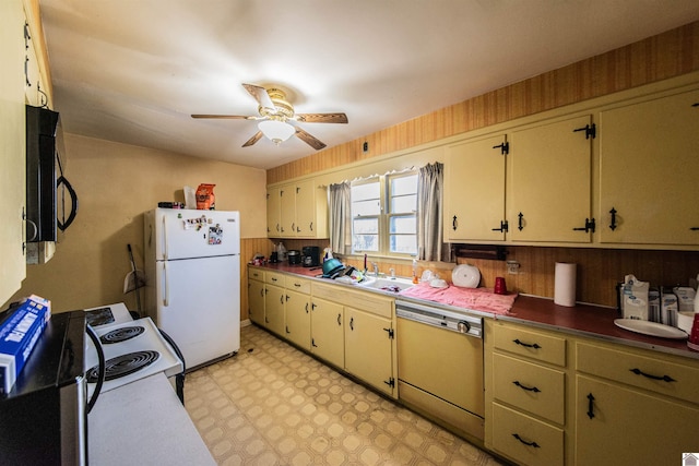 kitchen featuring cream cabinetry, light floors, a sink, ceiling fan, and white appliances