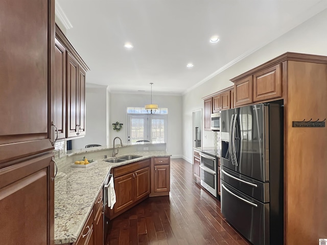 kitchen featuring dark wood-style flooring, appliances with stainless steel finishes, ornamental molding, a sink, and a peninsula