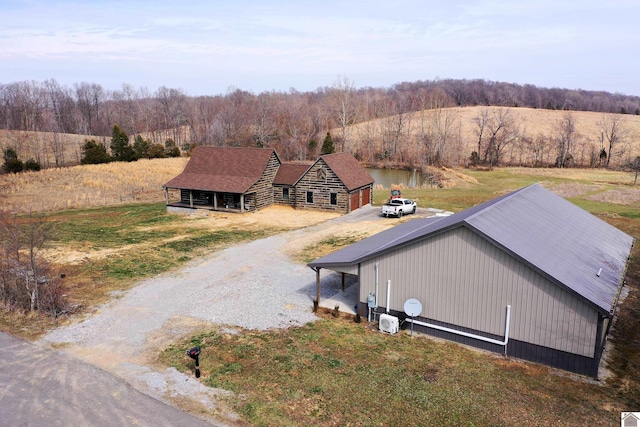 birds eye view of property featuring a forest view