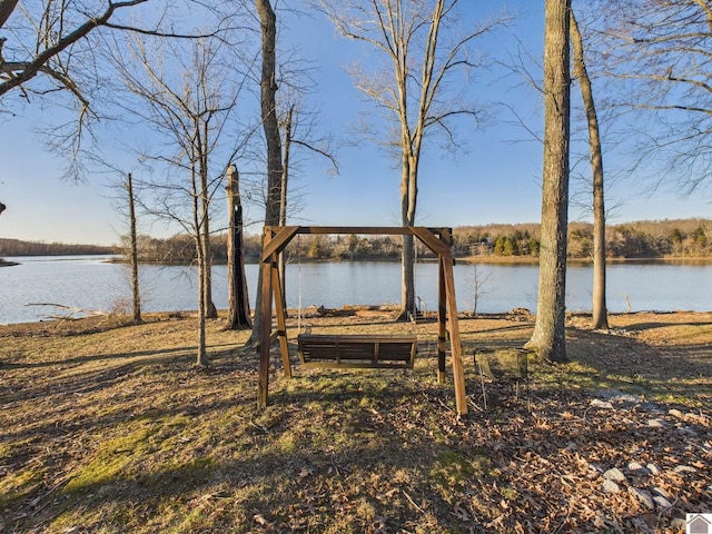 view of yard featuring a water view