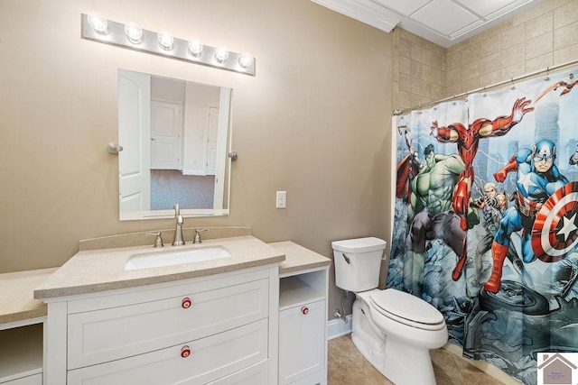 full bathroom featuring tile patterned flooring, a shower with curtain, vanity, and toilet