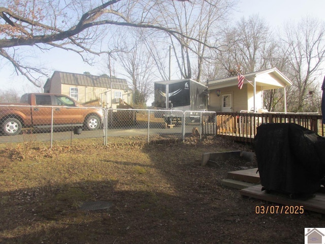 view of yard featuring fence