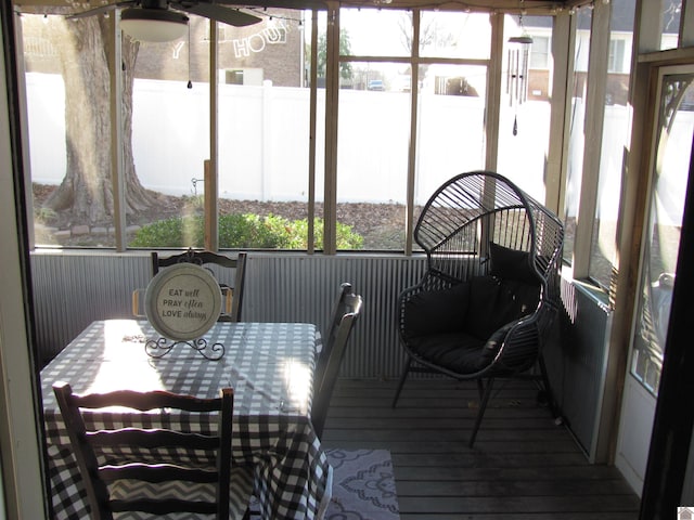 sunroom / solarium with a ceiling fan