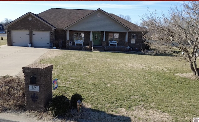 view of front of property featuring brick siding, driveway, an attached garage, and a front yard