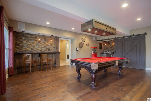 rec room with visible vents, indoor bar, a barn door, recessed lighting, and wood finished floors