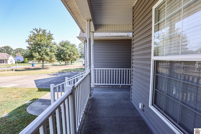 balcony featuring covered porch