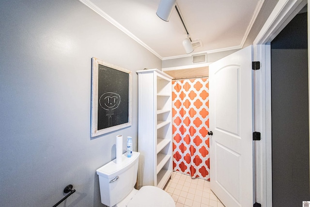 full bath featuring visible vents, a shower with curtain, toilet, rail lighting, and crown molding