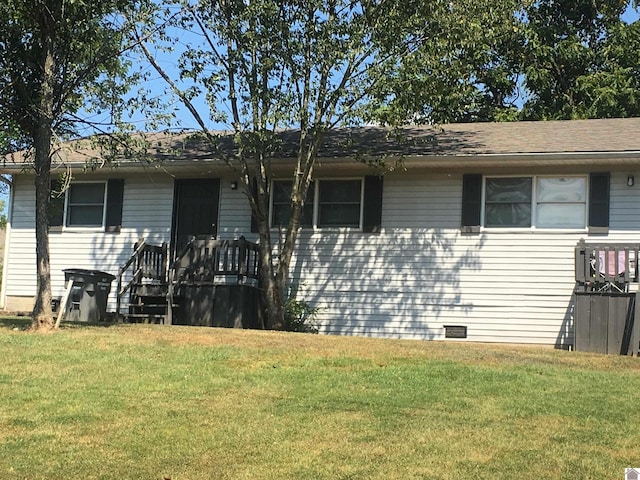 view of front of property featuring a front lawn and crawl space