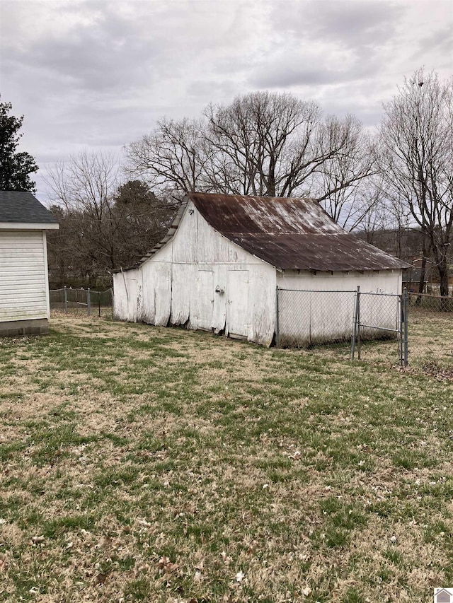 view of outdoor structure featuring an outbuilding and fence