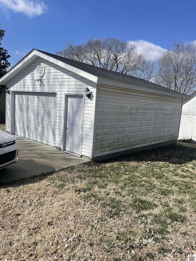 view of detached garage