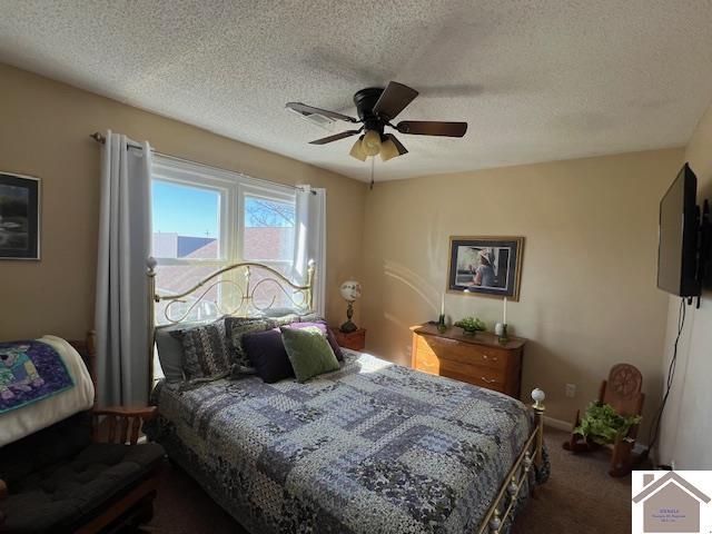 bedroom with carpet floors, a textured ceiling, and ceiling fan