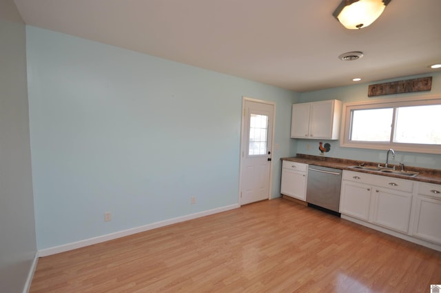 kitchen with visible vents, a sink, light wood finished floors, baseboards, and dishwasher