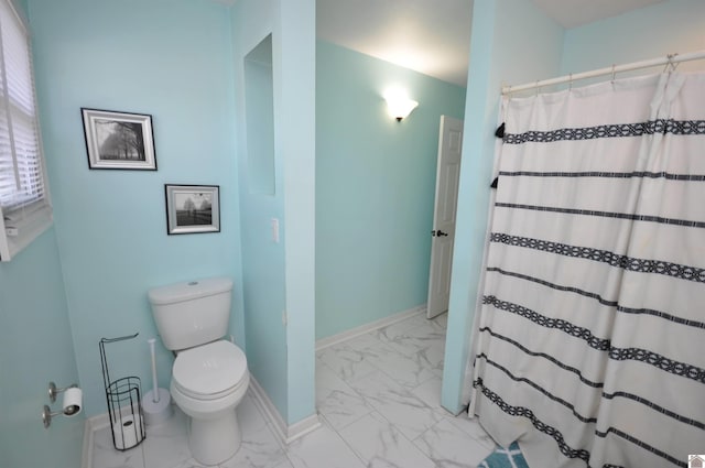 bathroom featuring marble finish floor, curtained shower, toilet, and baseboards