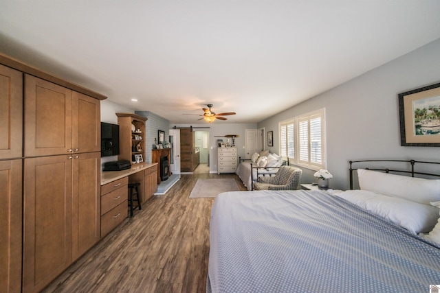 bedroom featuring dark wood finished floors and a ceiling fan