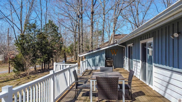 deck with outdoor dining space