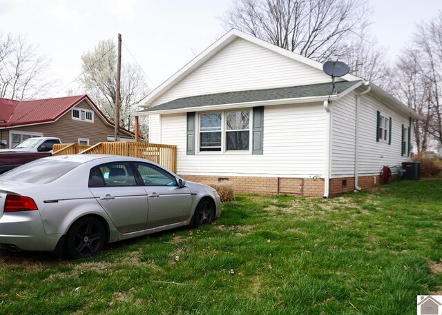 434 W Bellville St, Marion, KY 42064 - view of home's exterior featuring crawl space, central air condition unit, a yard, and a shingled roof