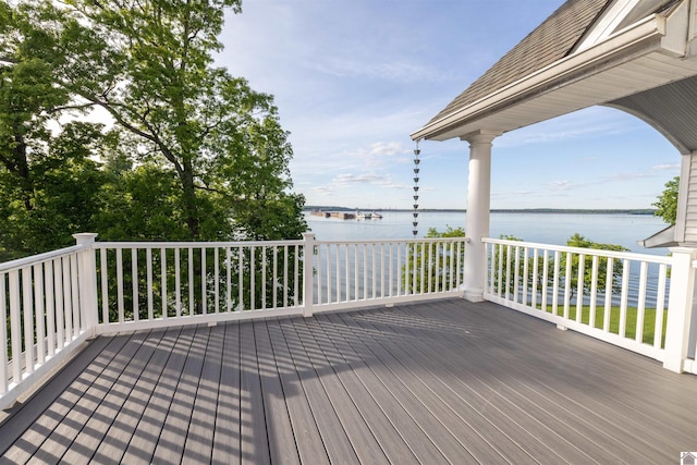 720 Bay View Dr W, Grand Rivers, KY 42045