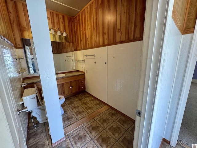 504 Pine St, Murray, KY 42071 - bathroom featuring toilet, vanity, and tile walls