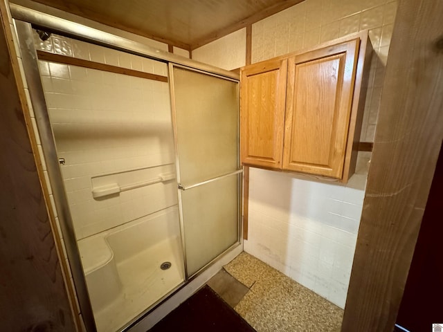 504 Pine St, Murray, KY 42071 - full bath with a shower with shower door