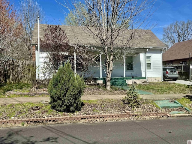 504 Pine St, Murray, KY 42071 - view of front of home featuring a shingled roof