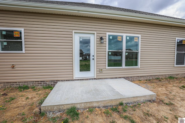property entrance with crawl space