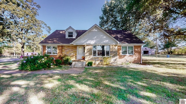view of front of property with a front yard