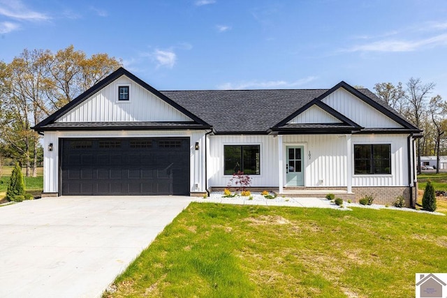102 Ironwood Dr, Murray, KY 42071 - modern farmhouse style home featuring a garage, driveway, a front lawn, and roof with shingles