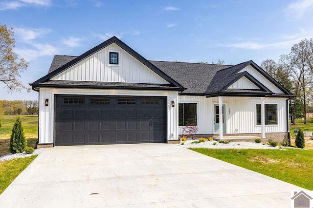 102 Ironwood Dr, Murray, KY 42071 - modern farmhouse style home with driveway, a porch, roof with shingles, and a garage