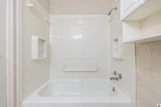 bathroom with washtub / shower combination