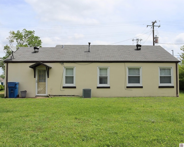 316 S 13th St, Murray, KY 42071 - back of property with stucco siding, a yard, and a shingled roof