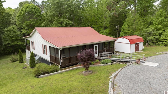 252 Creekview Dr, Murray, KY 42071 - view of front of home with an outdoor structure, a front lawn, metal roof, and a detached garage