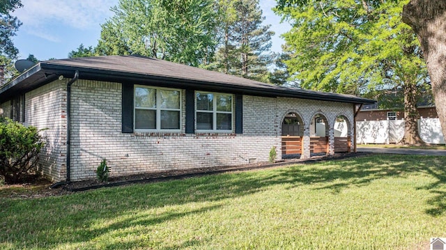 view of front of home with a front lawn and brick siding