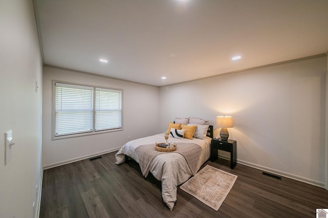 bedroom with crown molding, visible vents, baseboards, recessed lighting, and wood finished floors