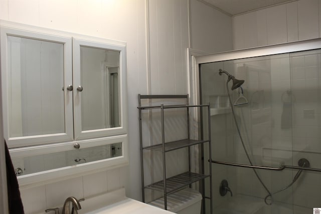 1725 Evelyn Dr, Paducah, KY 42003 - bathroom with an enclosed shower and vanity